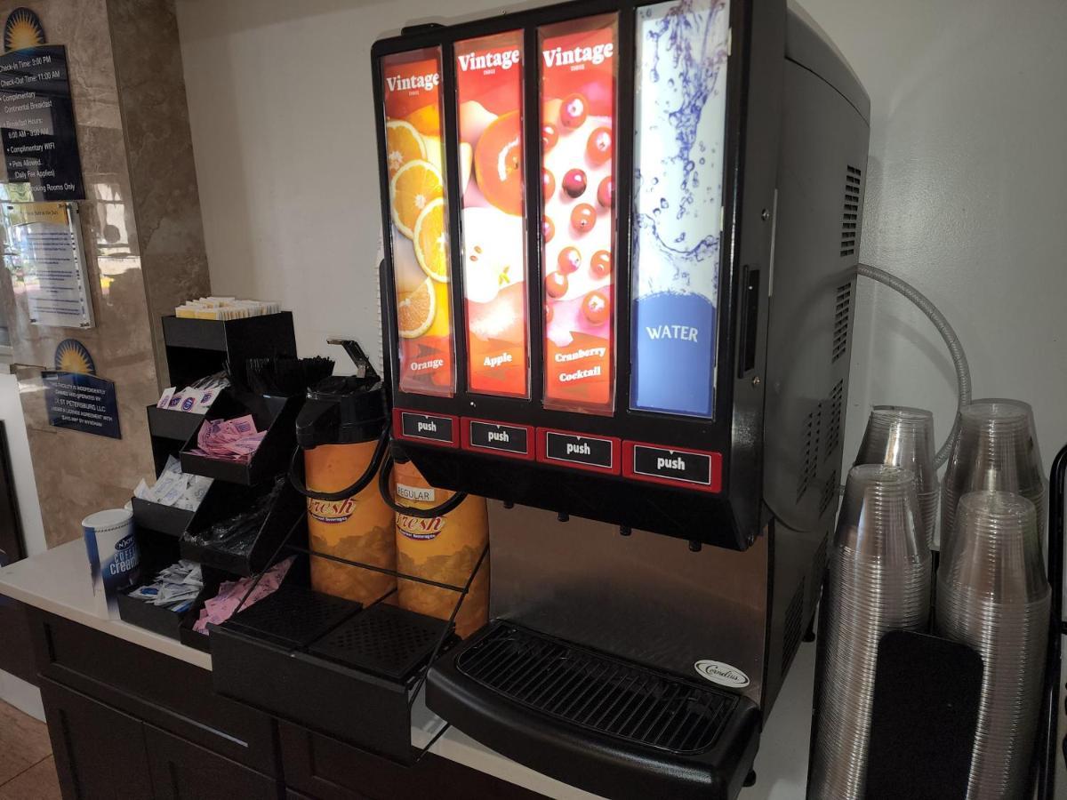 פינלס פארק Days Inn By Wyndham St. Petersburg / Tampa Bay Area מראה חיצוני תמונה