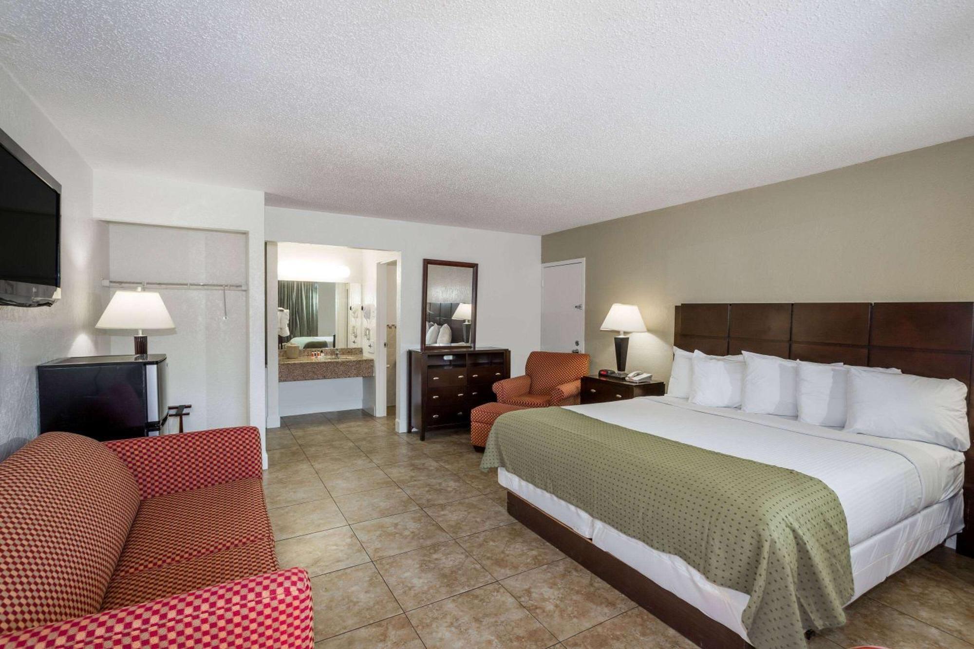 פינלס פארק Days Inn By Wyndham St. Petersburg / Tampa Bay Area מראה חיצוני תמונה