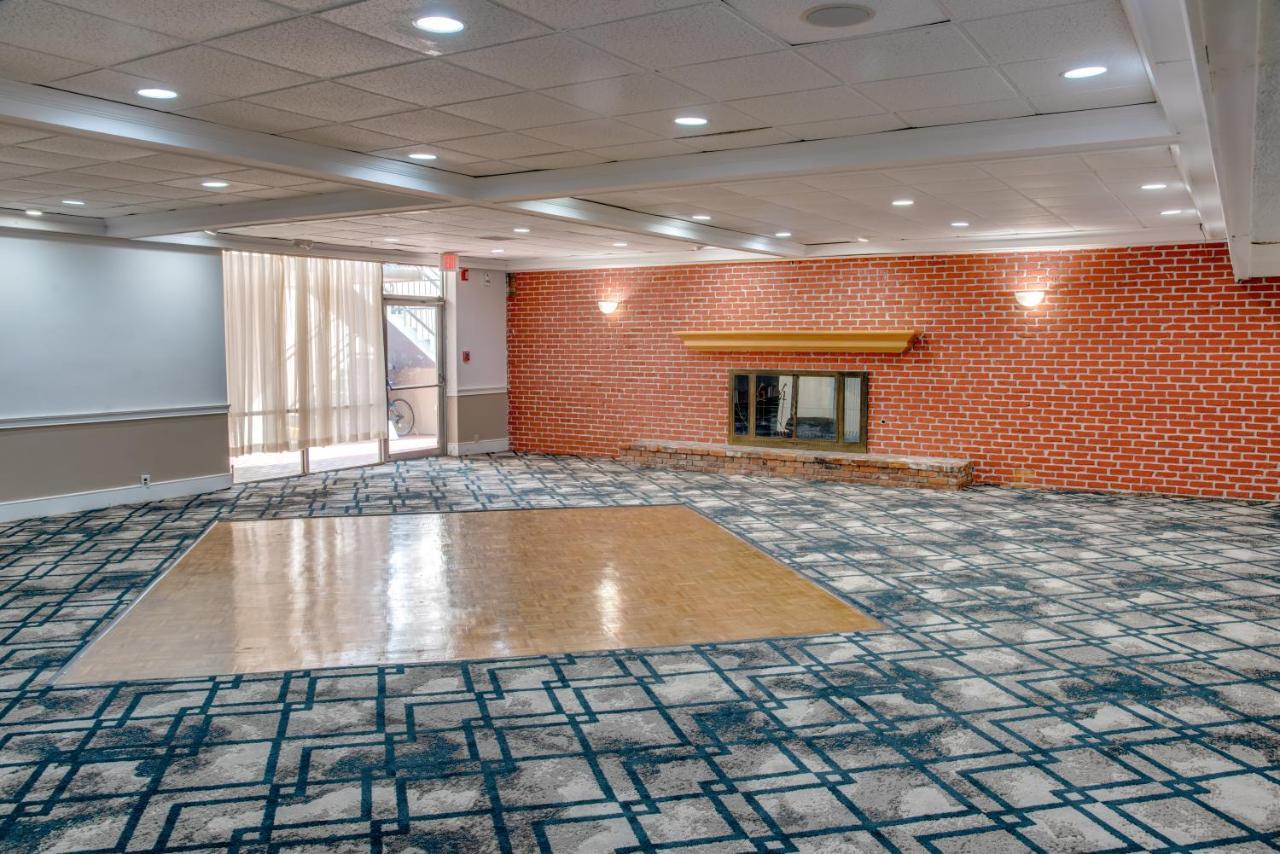 פינלס פארק Days Inn By Wyndham St. Petersburg / Tampa Bay Area מראה חיצוני תמונה