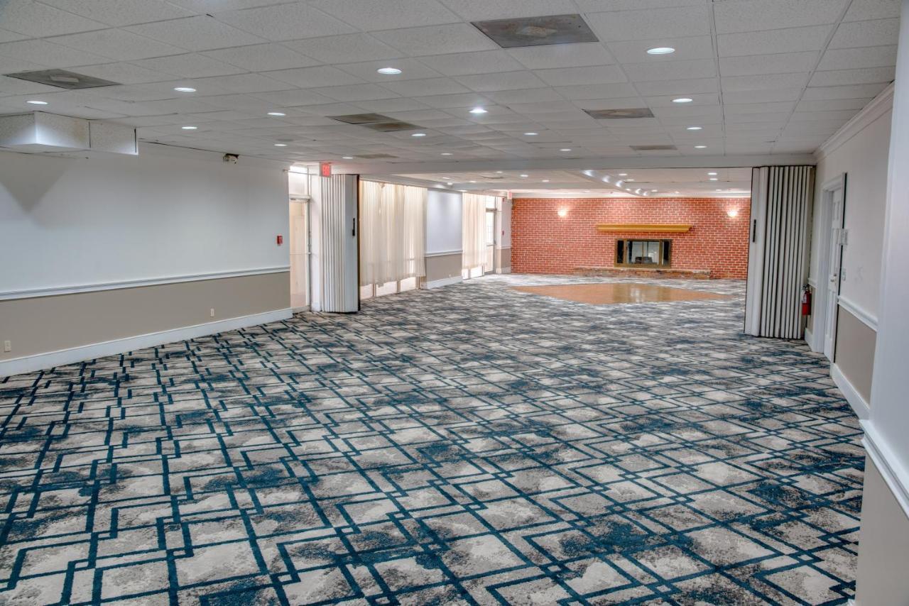 פינלס פארק Days Inn By Wyndham St. Petersburg / Tampa Bay Area מראה חיצוני תמונה
