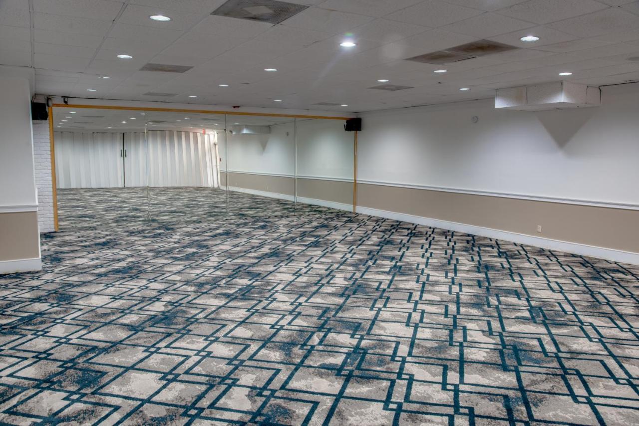 פינלס פארק Days Inn By Wyndham St. Petersburg / Tampa Bay Area מראה חיצוני תמונה