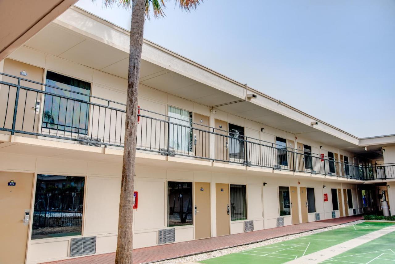 פינלס פארק Days Inn By Wyndham St. Petersburg / Tampa Bay Area מראה חיצוני תמונה
