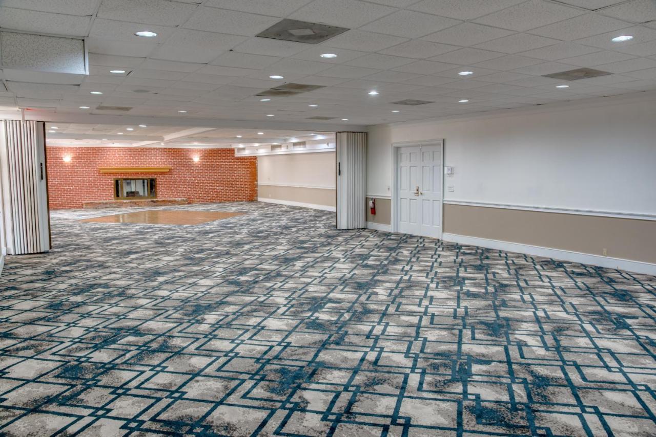 פינלס פארק Days Inn By Wyndham St. Petersburg / Tampa Bay Area מראה חיצוני תמונה