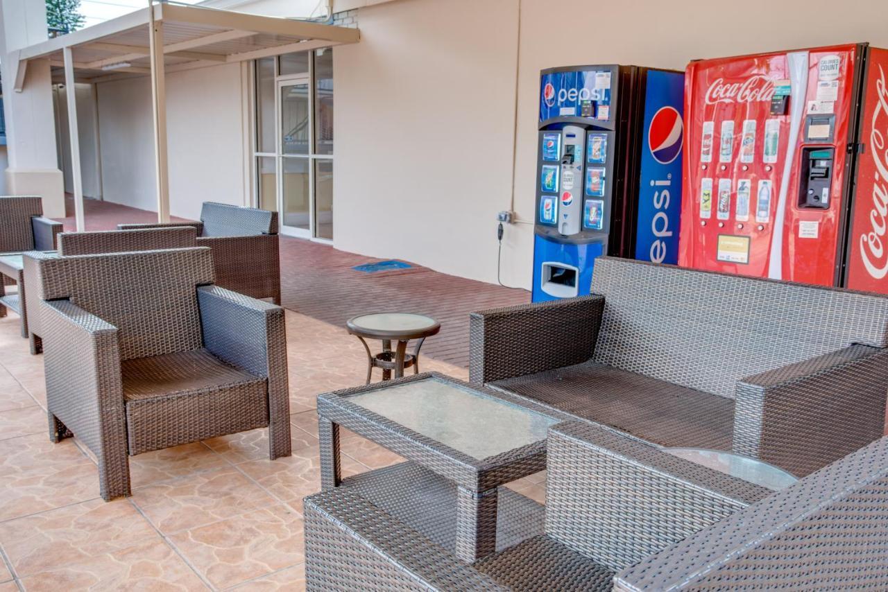 פינלס פארק Days Inn By Wyndham St. Petersburg / Tampa Bay Area מראה חיצוני תמונה