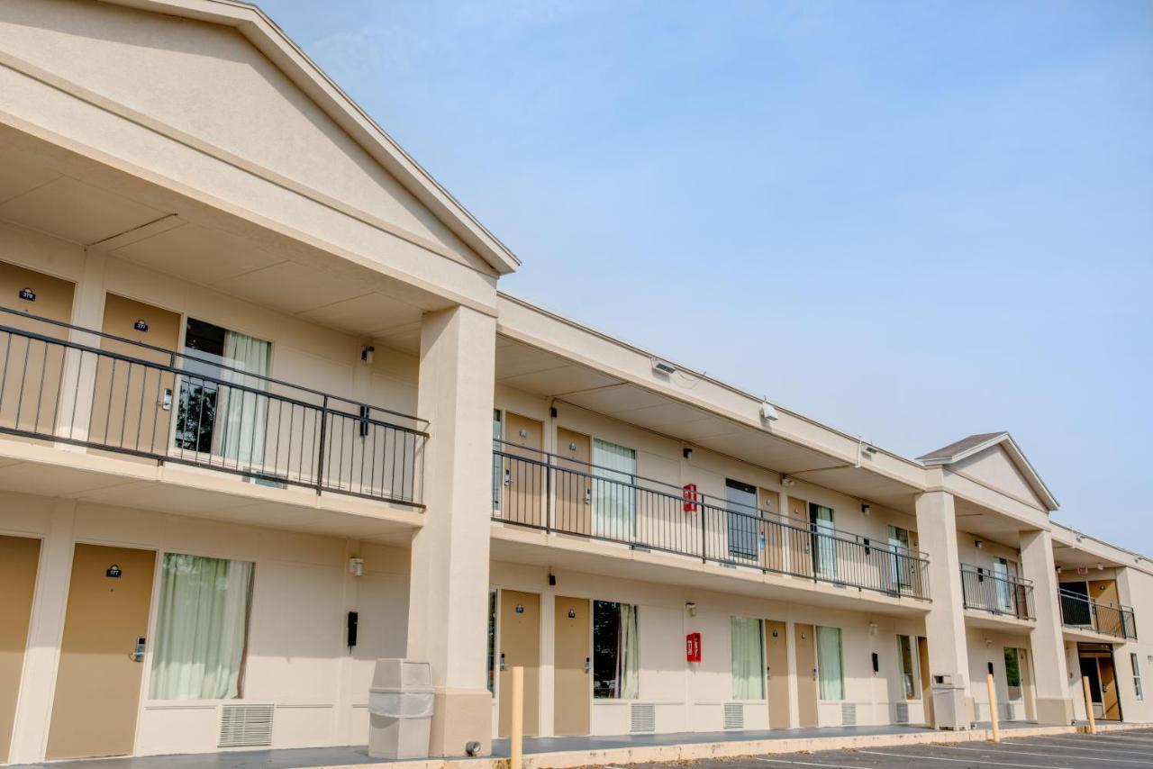 פינלס פארק Days Inn By Wyndham St. Petersburg / Tampa Bay Area מראה חיצוני תמונה