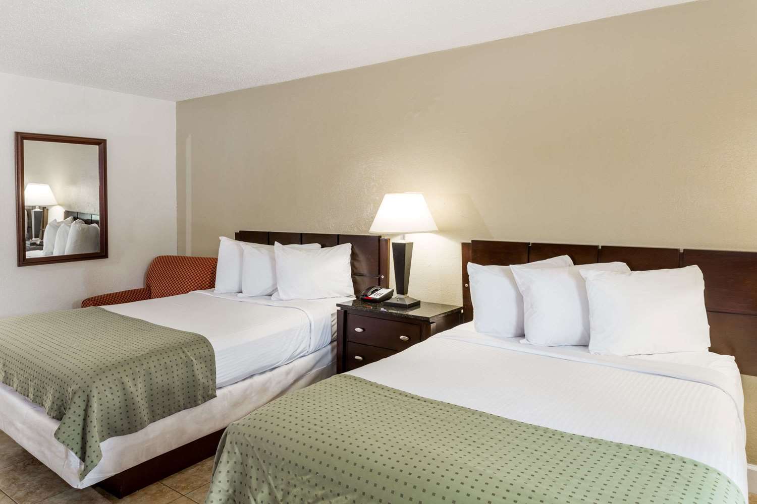 פינלס פארק Days Inn By Wyndham St. Petersburg / Tampa Bay Area מראה חיצוני תמונה