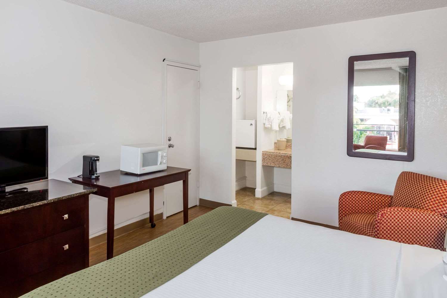 פינלס פארק Days Inn By Wyndham St. Petersburg / Tampa Bay Area מראה חיצוני תמונה