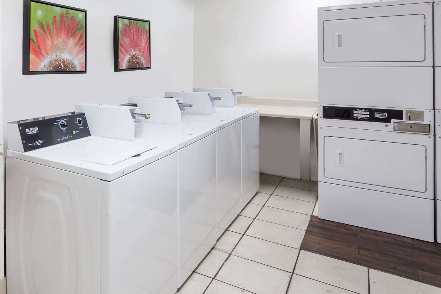 פינלס פארק Days Inn By Wyndham St. Petersburg / Tampa Bay Area מראה חיצוני תמונה